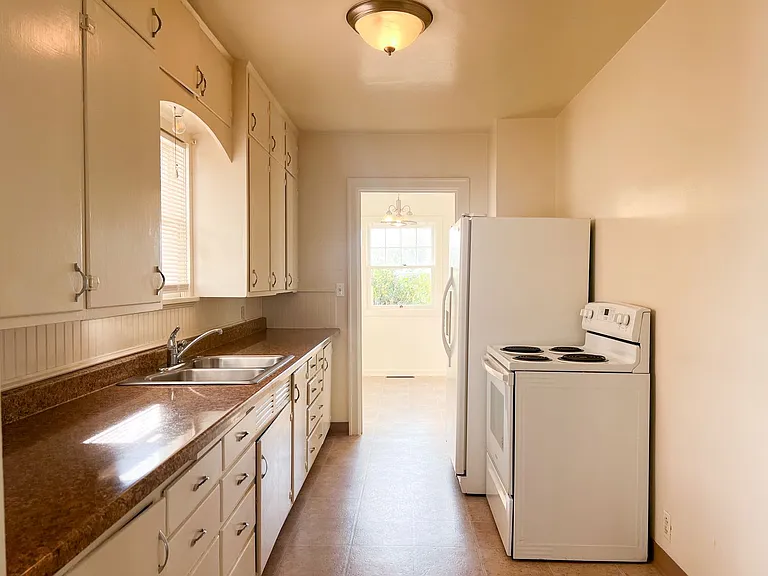 165 W Ash St — Photo 6