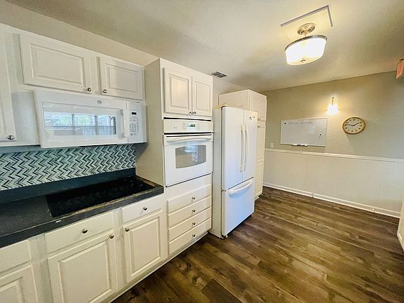 4th image of 718 W College St #347182B