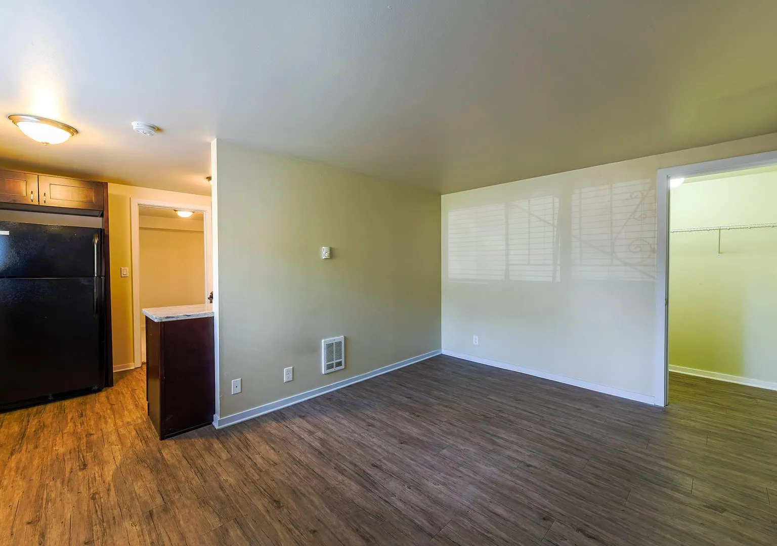 H04619mq -Ref Mari Don Apts — Photo 3