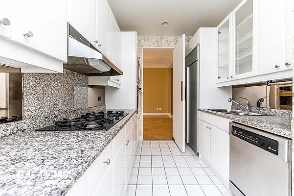 Sold by Trump International Realty | media 7