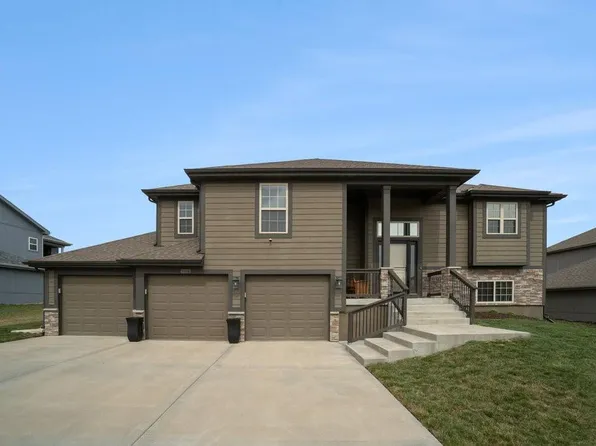 1406 NE 182nd Ter, Smithville, MO 64089
