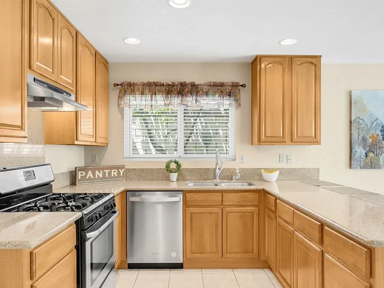 4068 Jeffrey Dr — Photo 10
