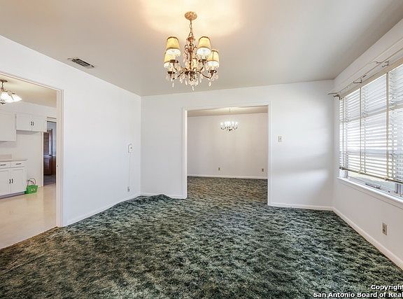 5th image of 122 Pilgrim Dr