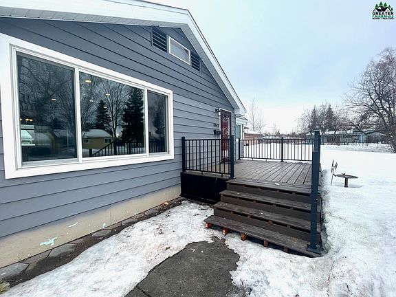 3rd image of 1042 Pedro St