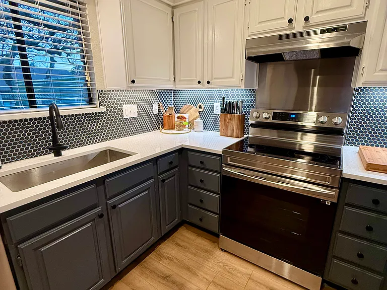 508 Algerita Dr #A — Photo 12