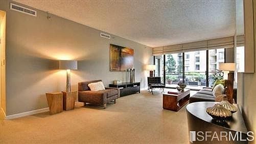 3rd image of 101 Lombard St APT 105W