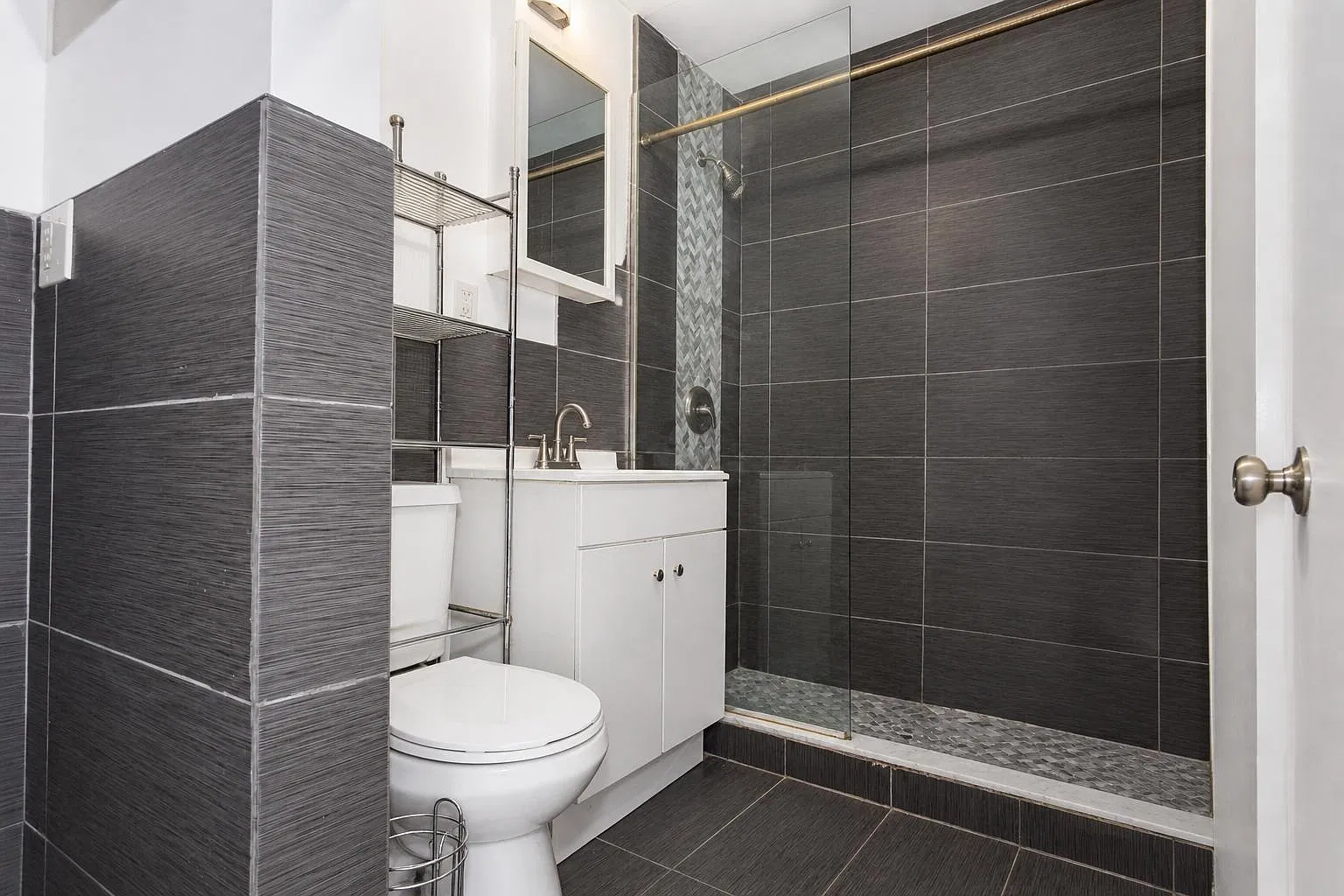 1 bed, 1.0 bath, 660 sqft, $2,350 — Photo 4