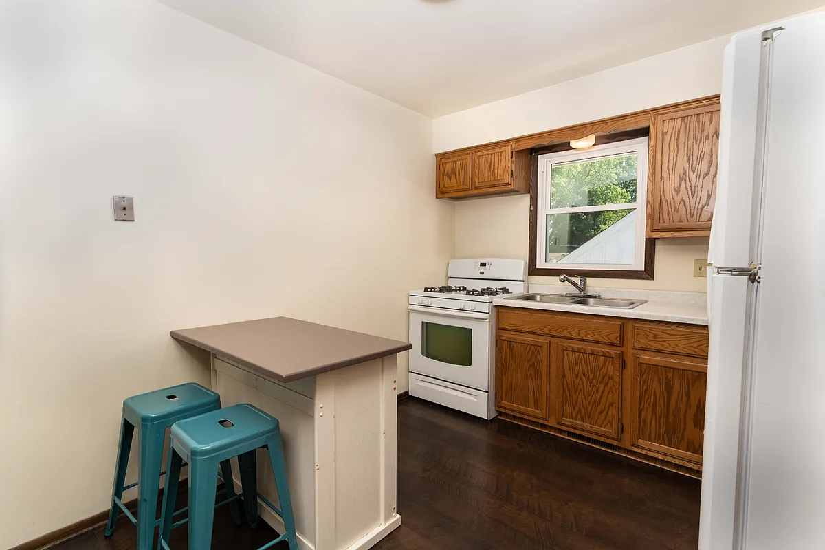 Building Photo - 2110 S 96th St #2114