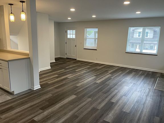 3rd image of 2728 Lawndale Ave