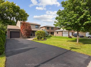 10 Lorraine Cres, Brampton, ON L6S 2R7