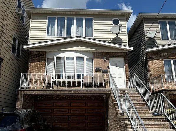 27 Silver St, Bayonne, NJ 07002