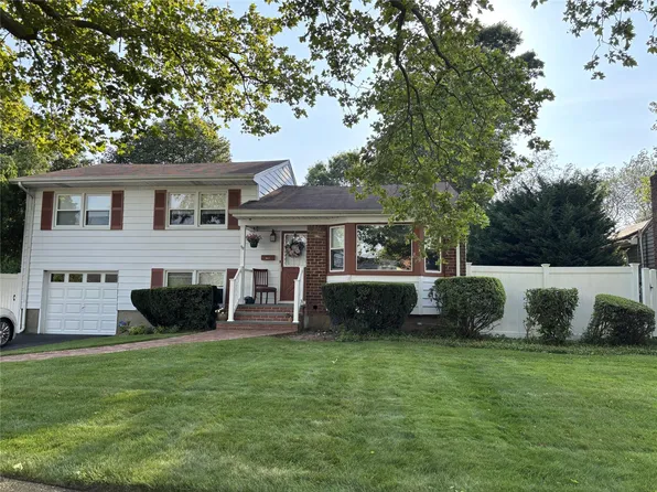 98 Cedar Drive, Farmingdale, NY 11735