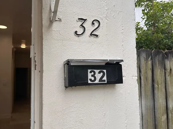 32 NW 77th St #1, Miami, FL 33150