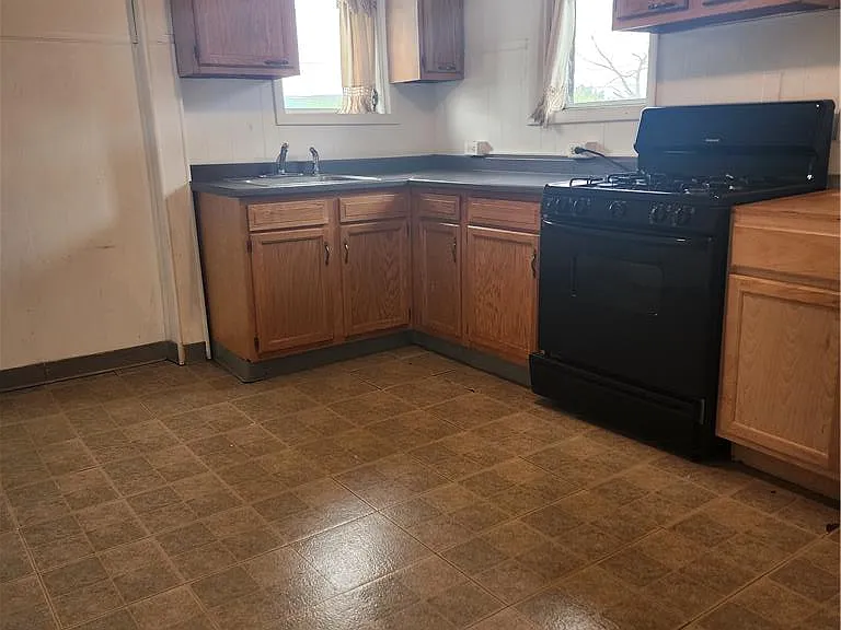 724 E Barner St — Photo 2