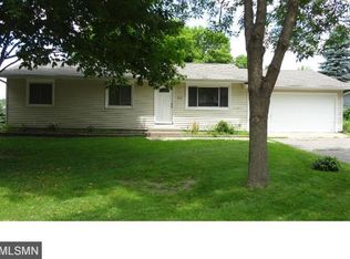 204 Highwood Dr, Chaska, MN 55318