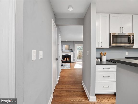4th image of 35 Rockwell Ct