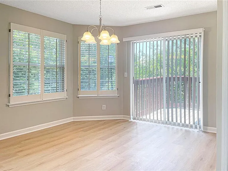 901 Wentworth Ct — Photo 7