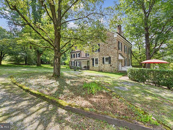 3rd image of 20 Constant Spring Rd