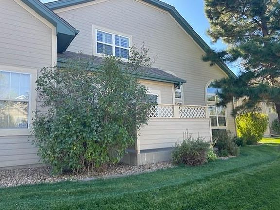 Side patio with gate.