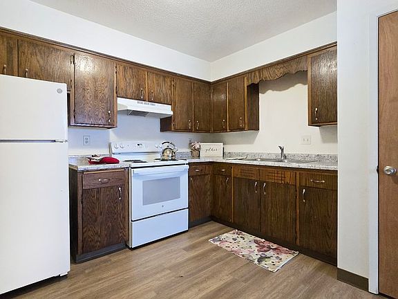 5th image of 904 Thomas Ave NE #5