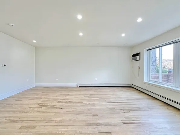 20-21 35th Street image 3 of 12