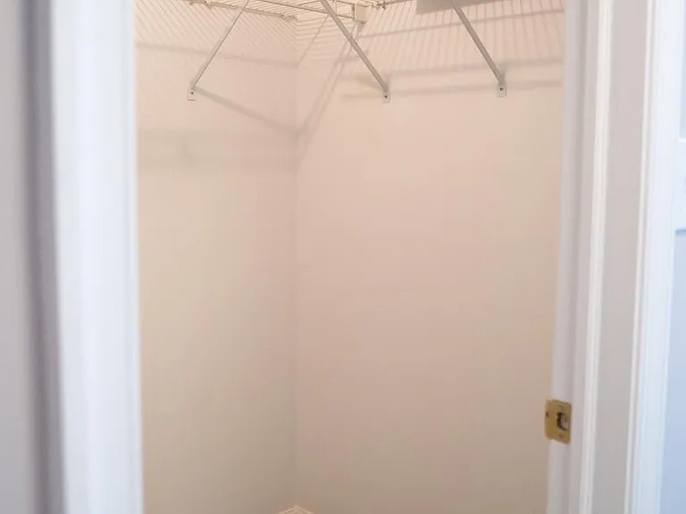 102 Thomas Ln — Photo 44