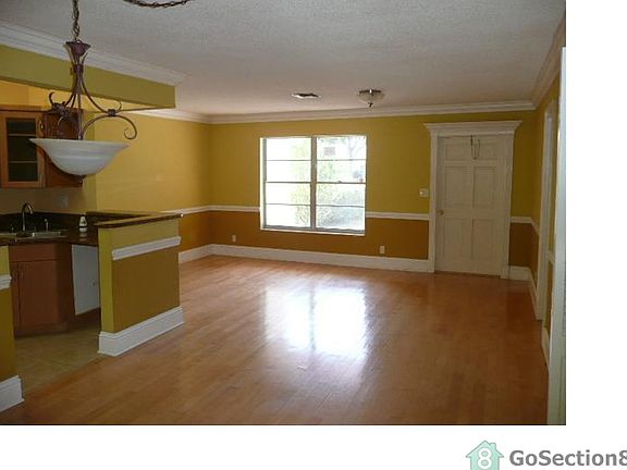 4th image of 822 N Golf Dr