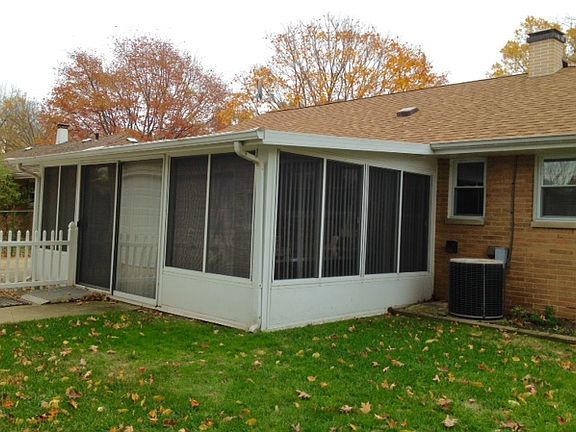 3rd image of 7615 Primrose Dr