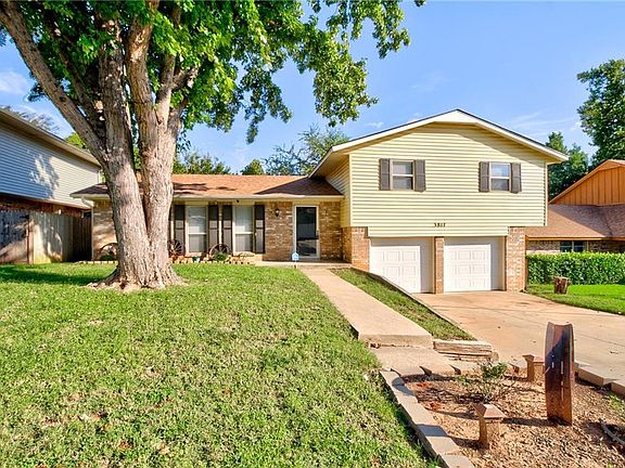 2nd image of 3817 NE 141st Cir