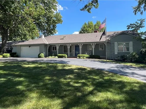 6235 Reinhardt Dr, Fairway, KS 66205
