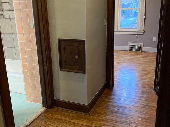 3rd image of 2021 Jefferson Ave