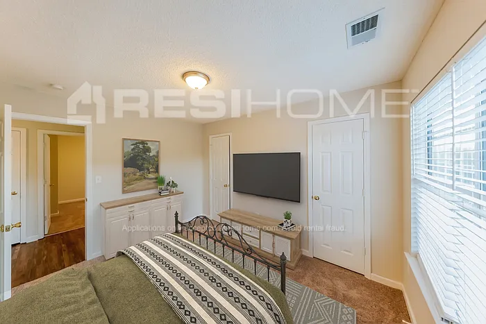 1324 Royalty Dr — Photo 11