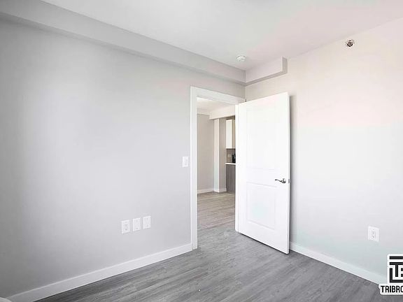 4th image of 147 Bruckner Blvd #2D
