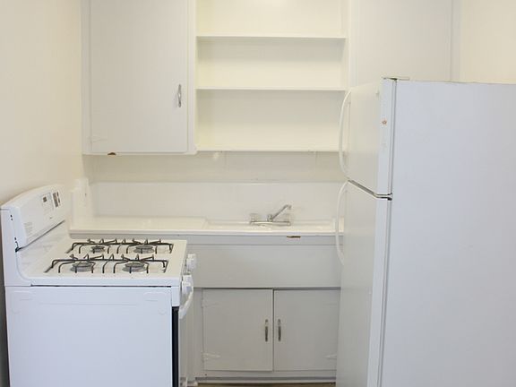 3rd image of 3761 S Barrington Ave APT 1