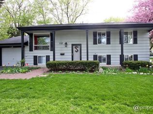 12 Laurel Trl, Wheeling, IL 60090
