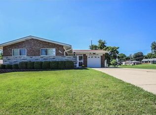 7244 Waterford Dr, Saint Louis, MO 63123