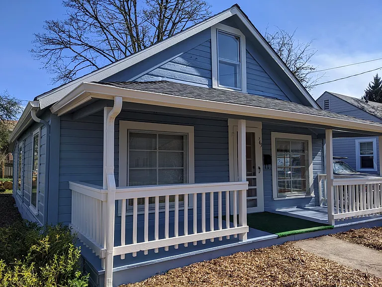 745 NW 12th St — Photo 11