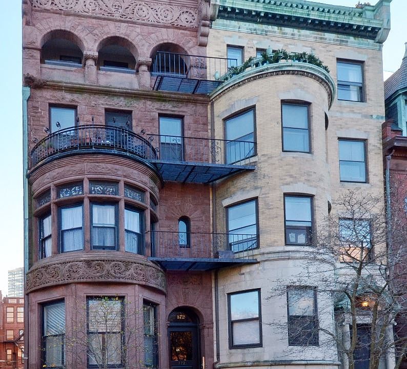 172 Comm exterior