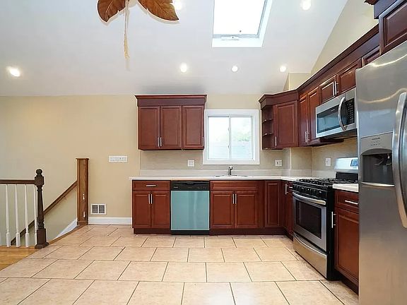 4th image of 508 Delafield Ave Floor 2