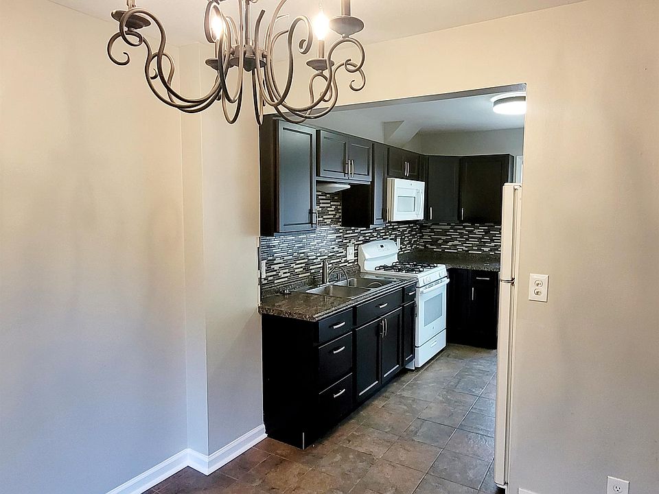 Open concept dining area and kitchen