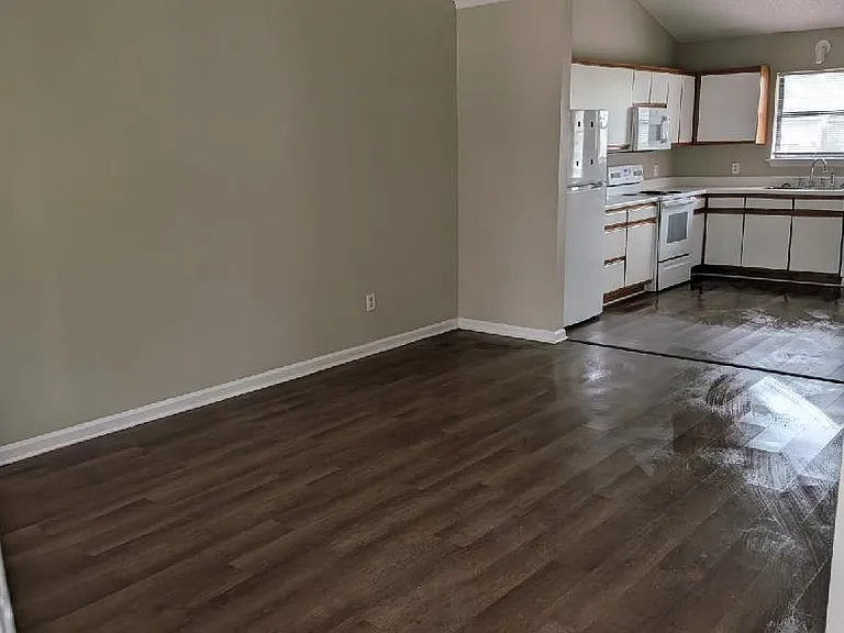206 Wyndham Cir #A — Photo 2