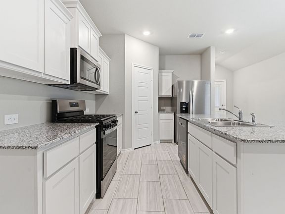 3rd image of 625 Shaded Grove Dr