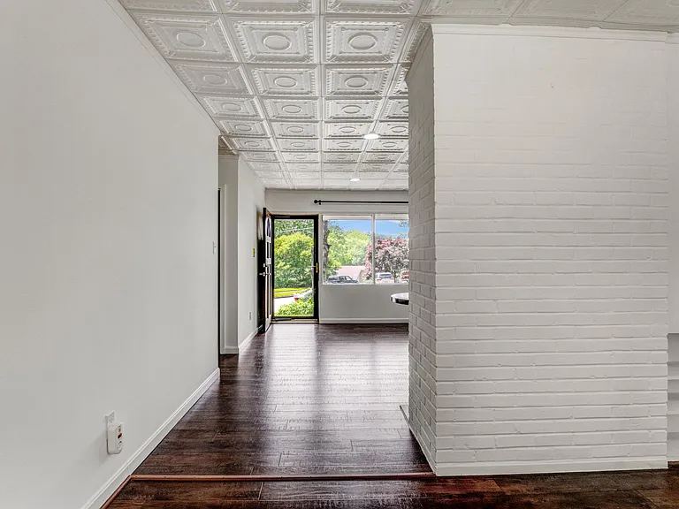 6323 Howe Pl — Photo 3