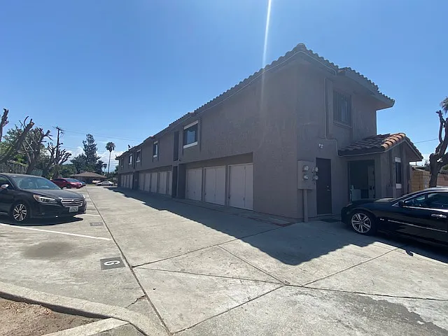 1515 N Sierra Way — Photo 4