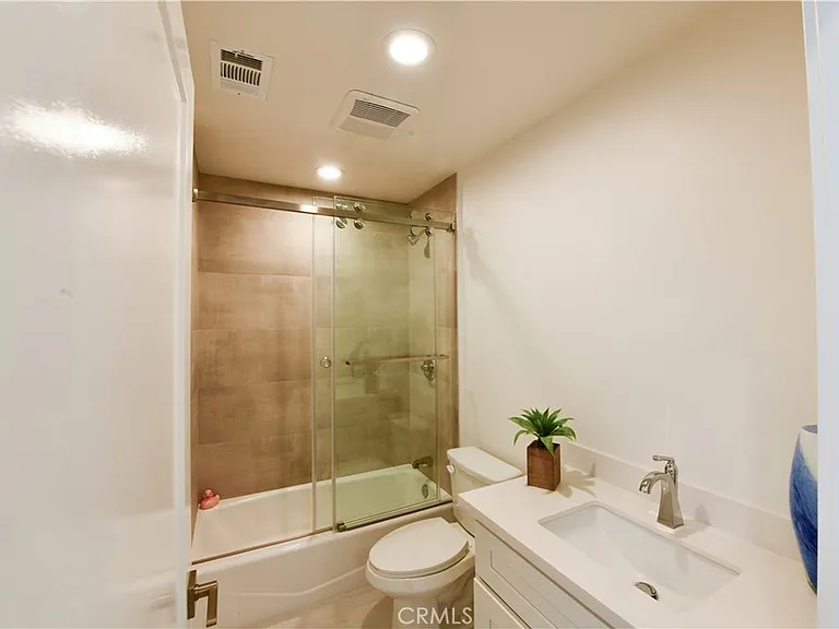 15826 S Vermont Ave #1 — Photo 7