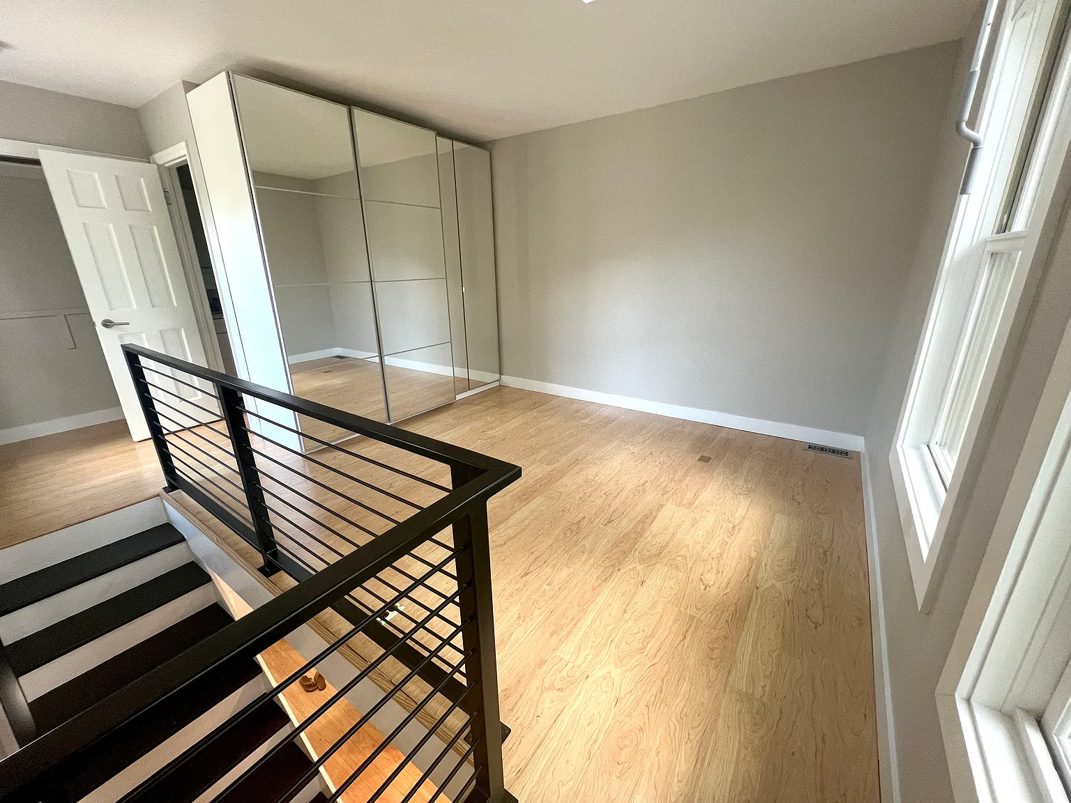 1 bed, 400 sqft, $2,100 — Photo 2