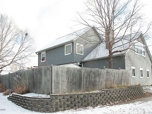 4th image of 3161 Burlingame Ave SW