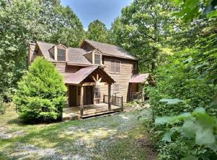 283 Reindeer Ln, Ellijay, GA 30536