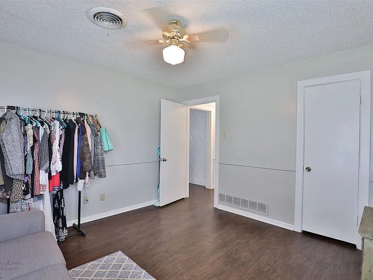 218 College Dr — Photo 14