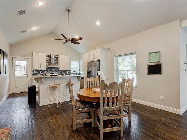 2521 Benbrook Blvd — Photo 9